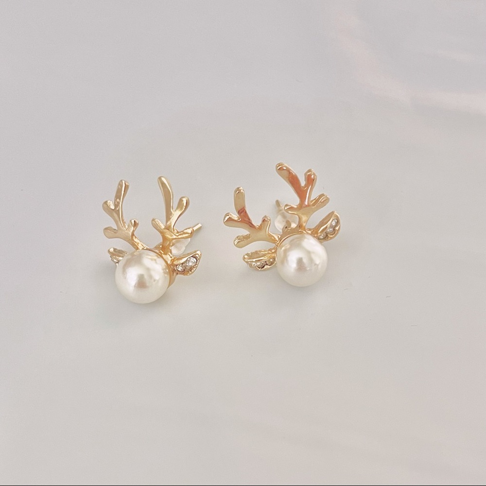 Pearl Antler Gold Earrings